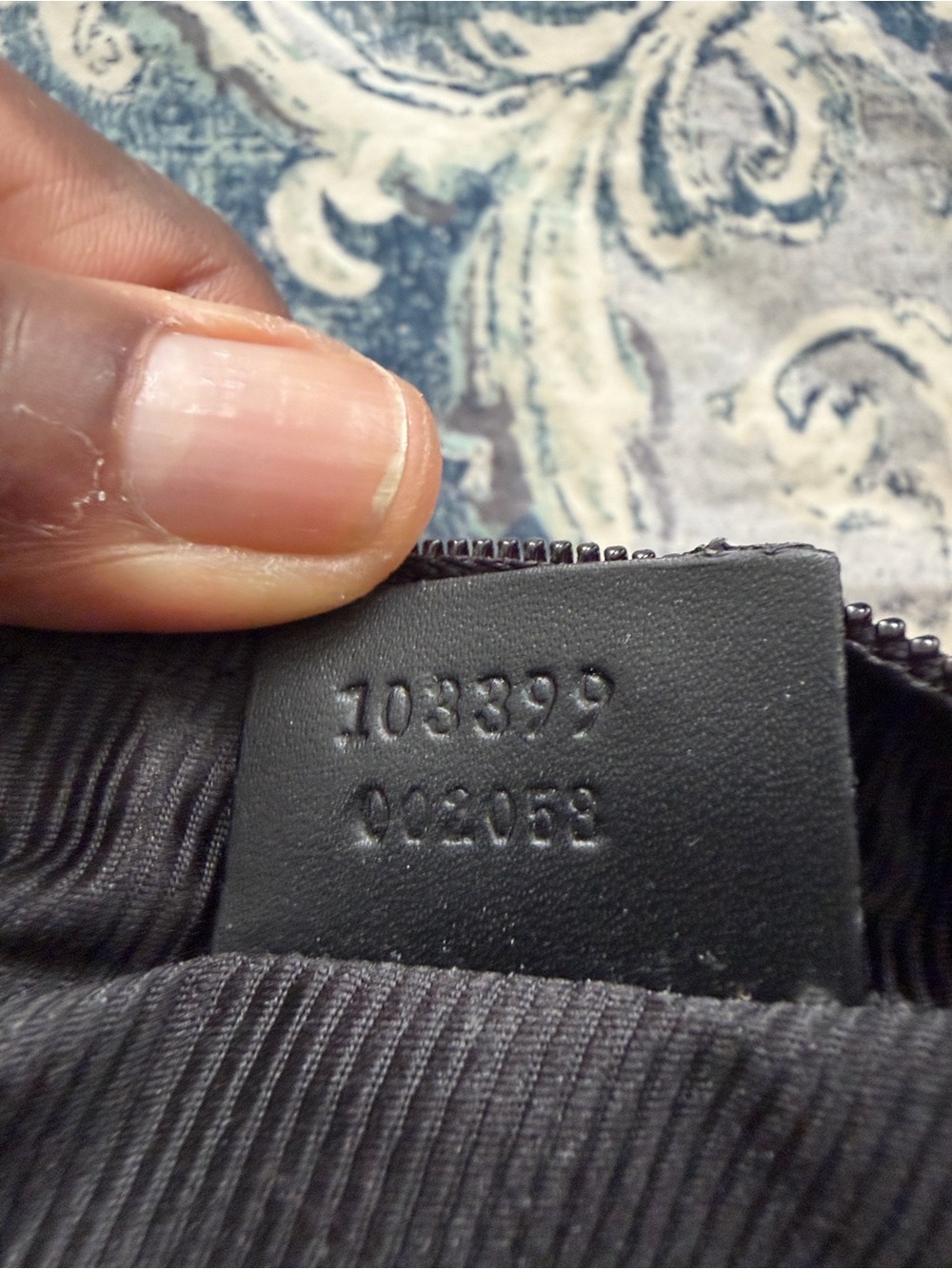 Authentic Gucci Beige and Black GG Canvas Shoulder Bag - Picture 8 of 9